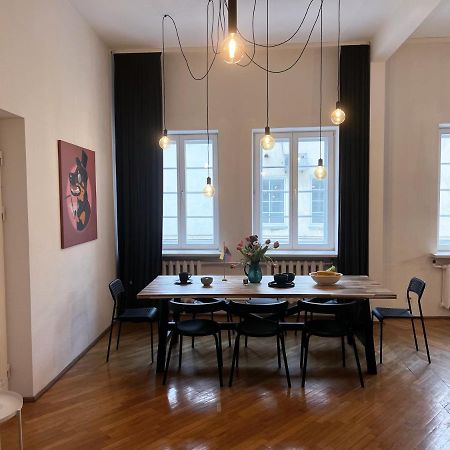 Old Town Home Of Evil Dog VNO Extérieur photo