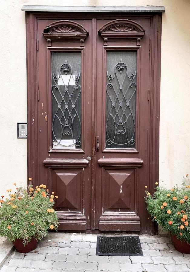 Old Town Home Of Evil Dog VNO Extérieur photo