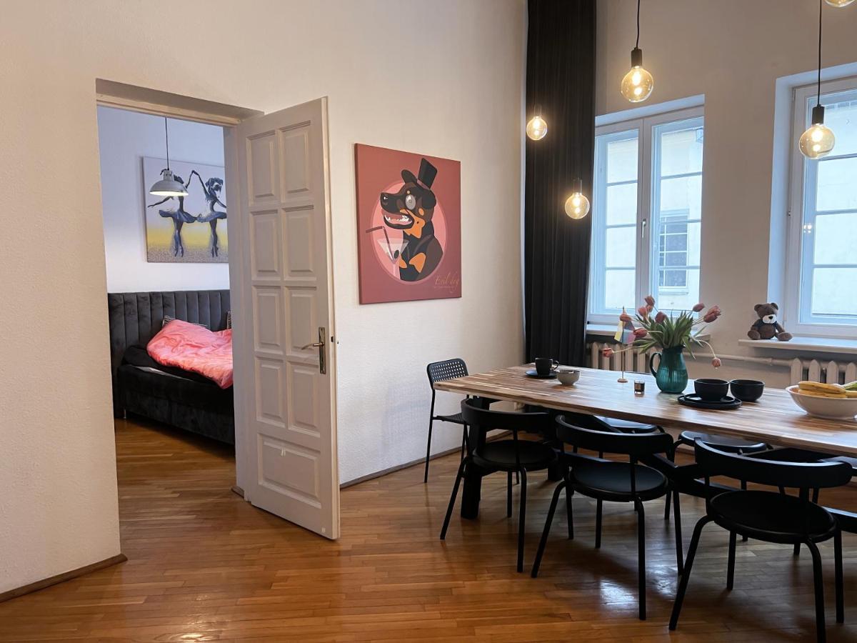 Old Town Home Of Evil Dog VNO Extérieur photo